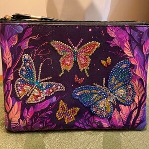 NWOT Diamond Art Wristlet